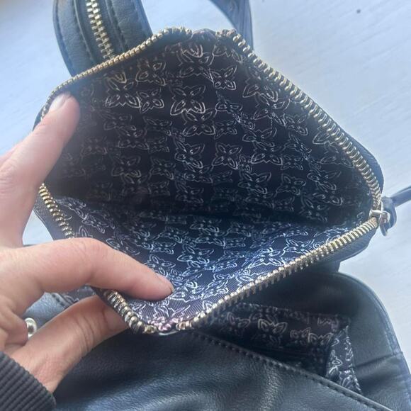 BCBG black leather small backpack - Picture 5 of 7